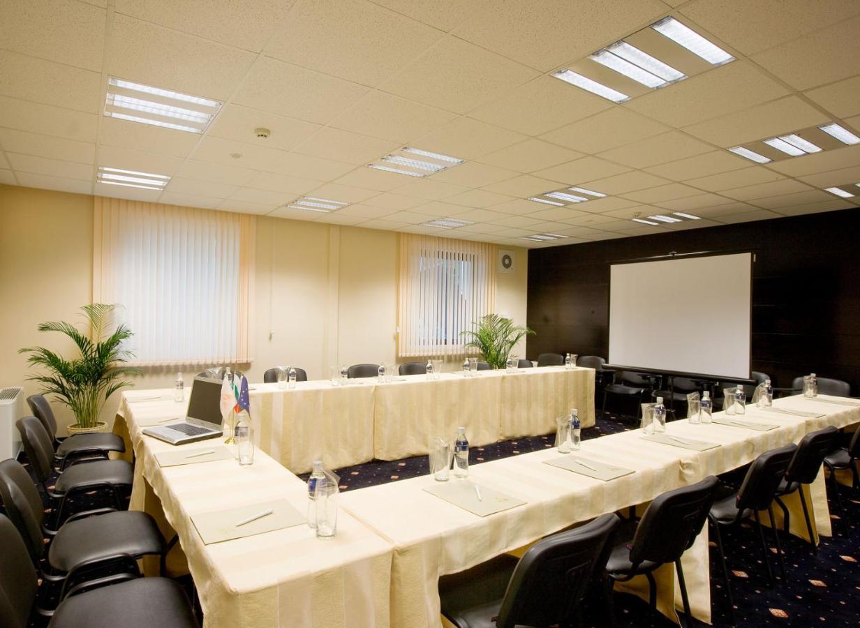 Spa Hotel Persenk Девін Екстер'єр фото A meeting room