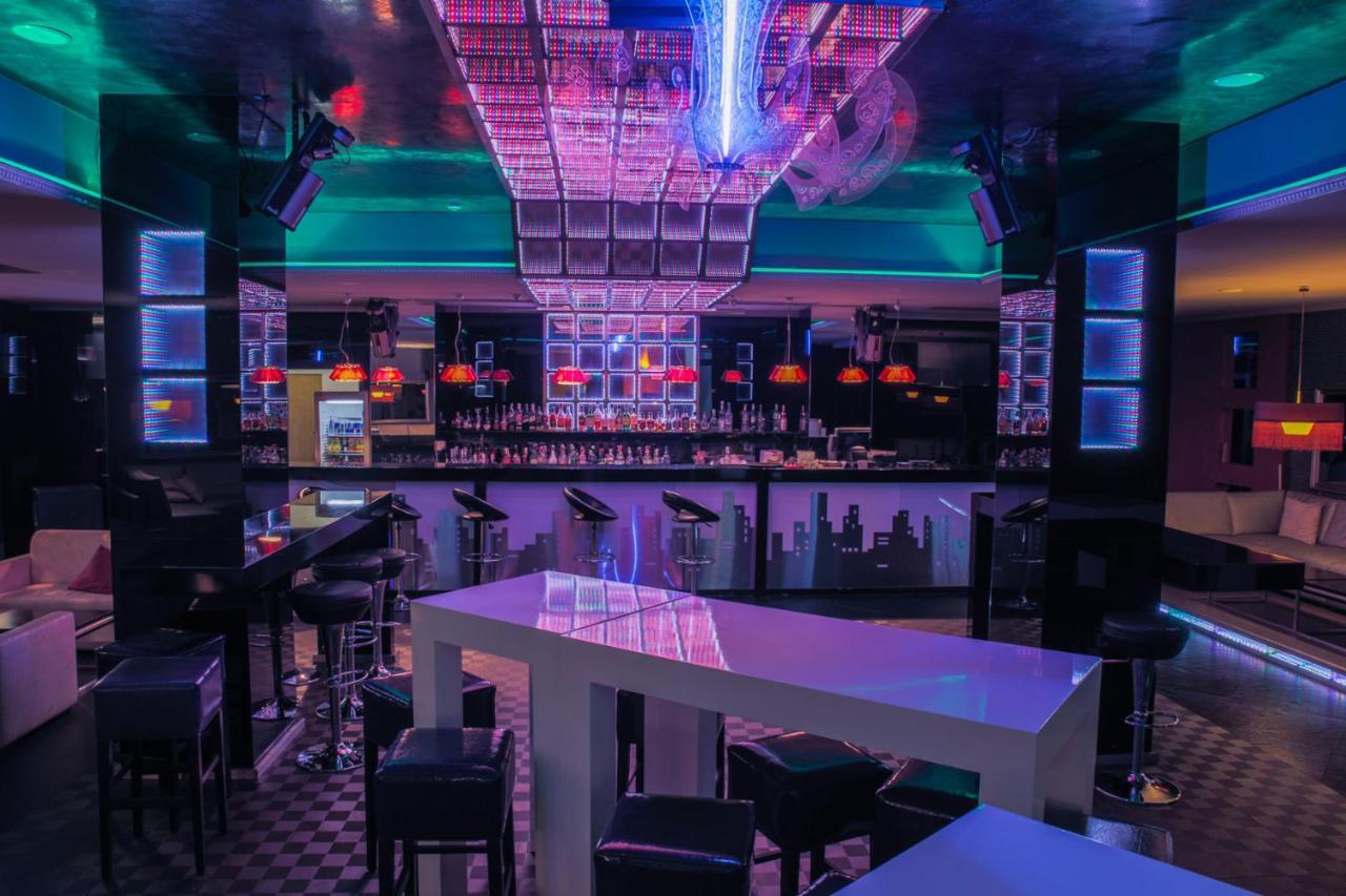 Spa Hotel Persenk Девін Екстер'єр фото The interior of the nightclub