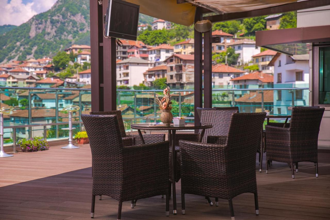 Spa Hotel Persenk Девін Екстер'єр фото The hotel's terrace