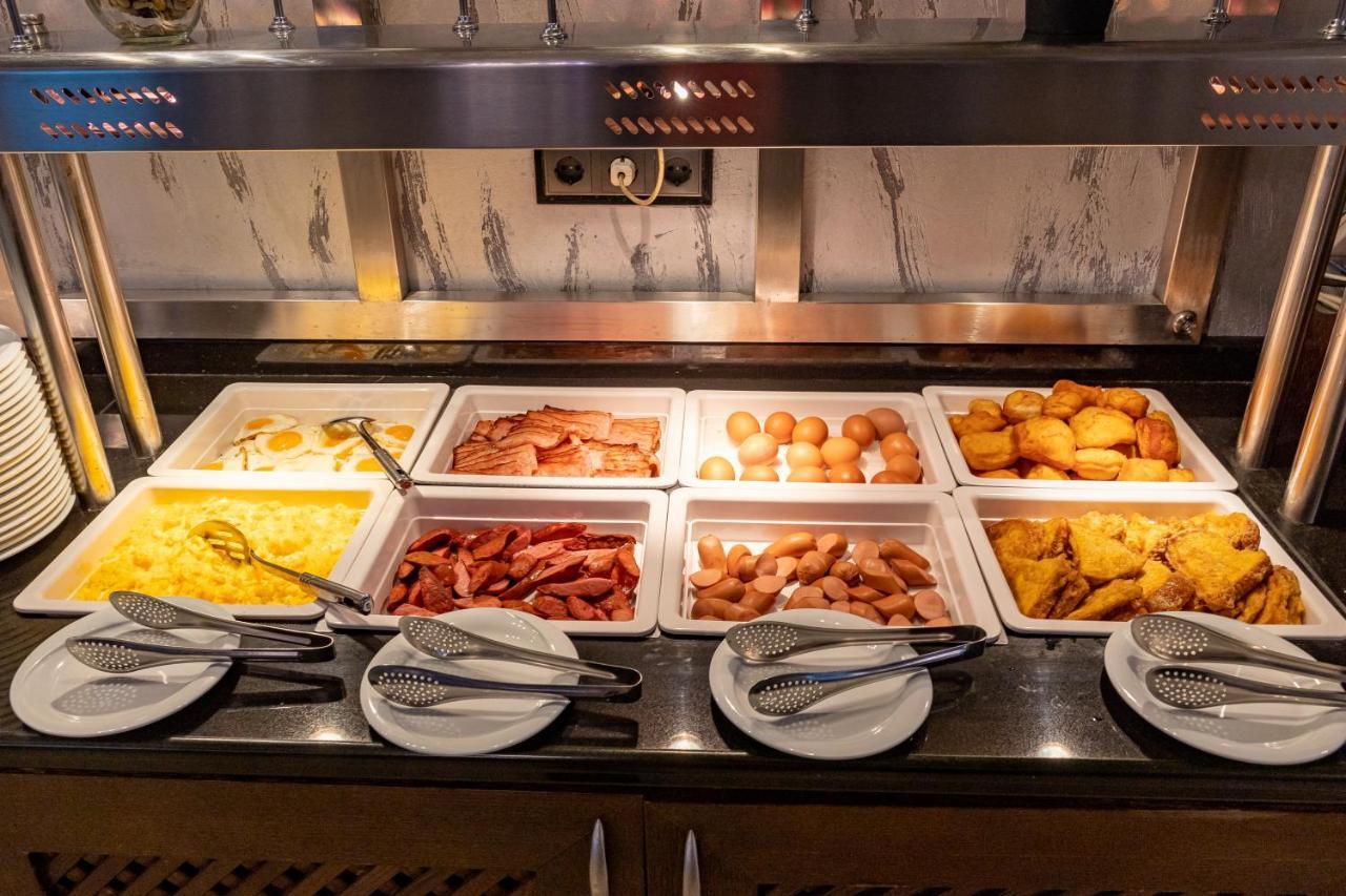 Spa Hotel Persenk Девін Екстер'єр фото A bain-marie with food