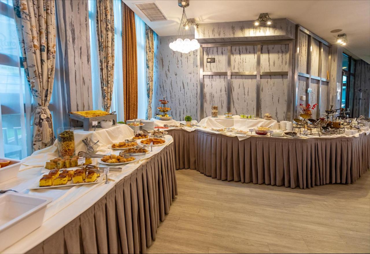 Spa Hotel Persenk Девін Екстер'єр фото A buffet at a hotel