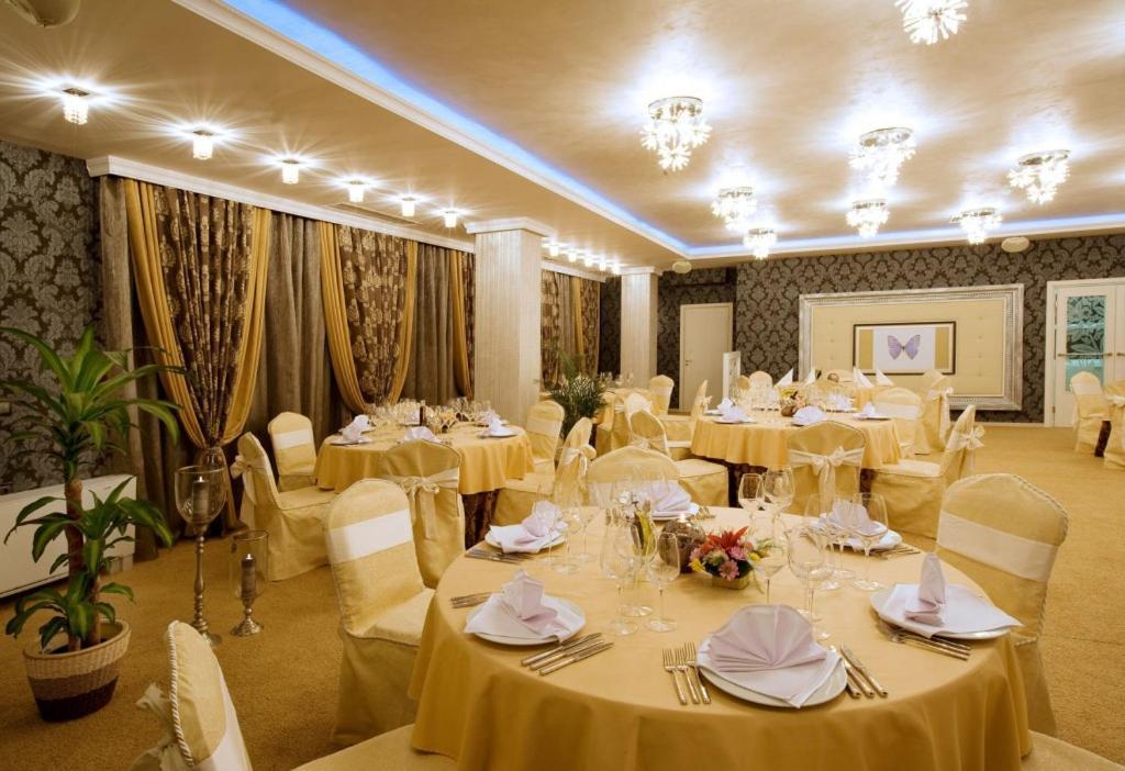 Spa Hotel Persenk Девін Екстер'єр фото A banquet hall