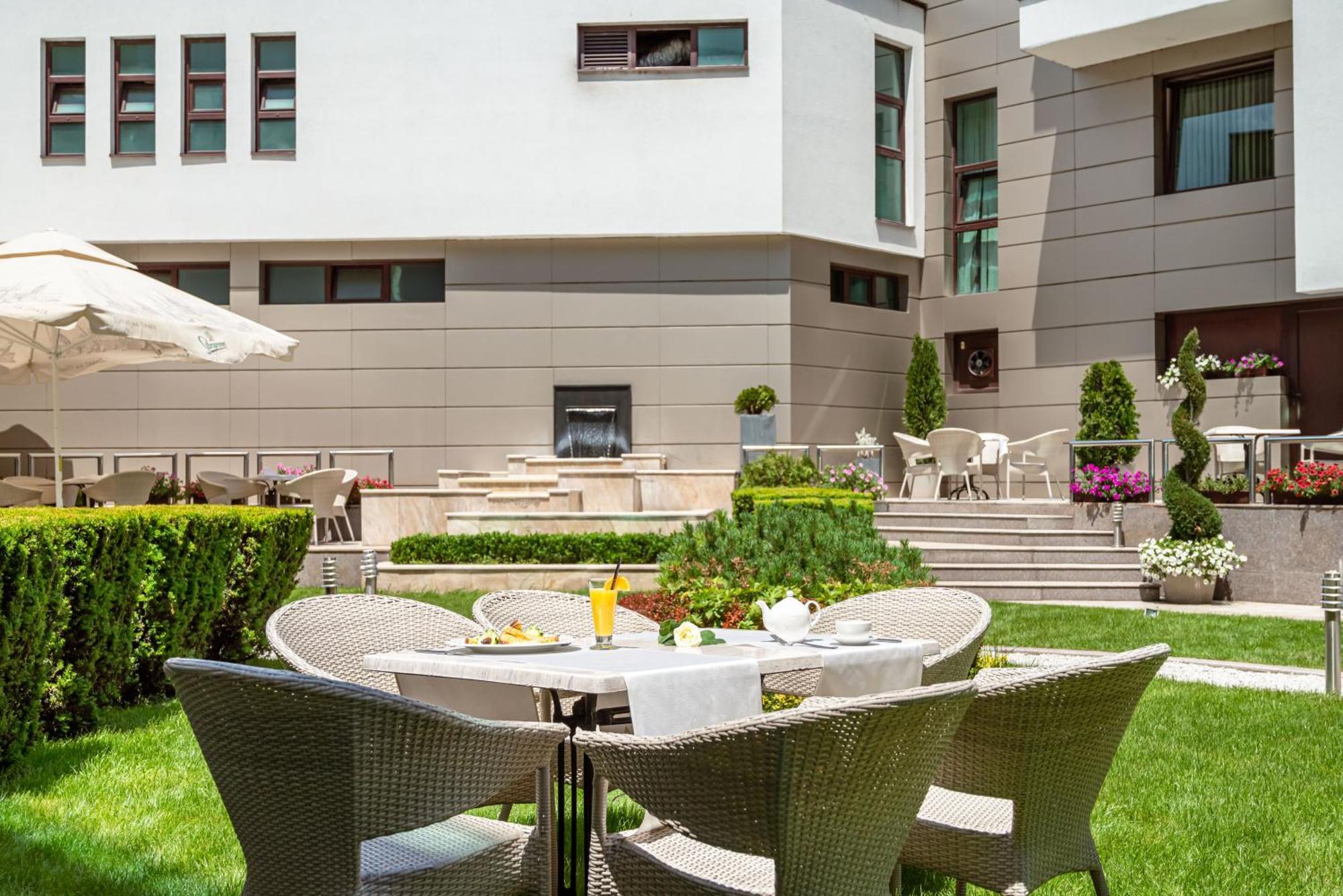 Spa Hotel Persenk Девін Екстер'єр фото The hotel's garden