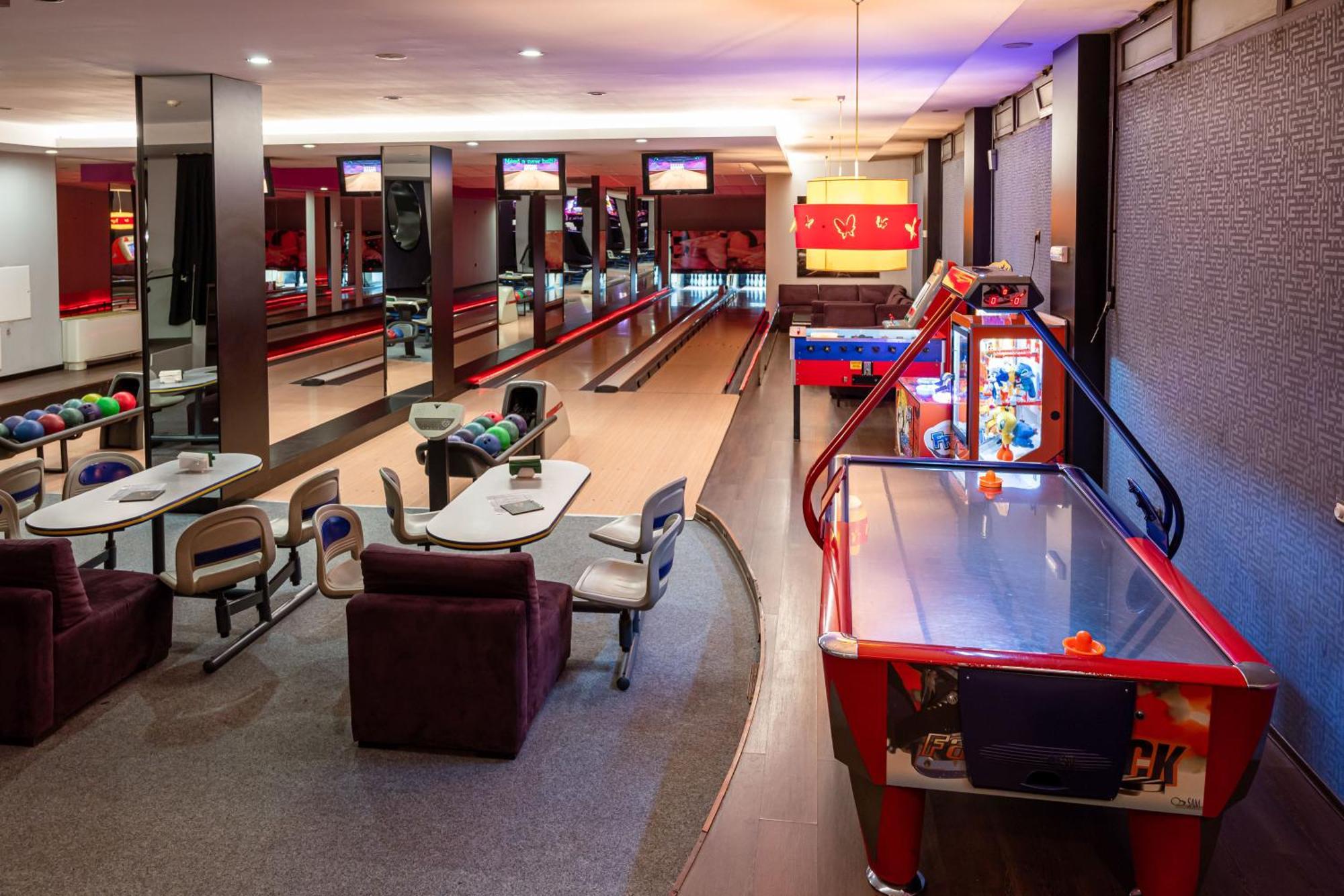 Spa Hotel Persenk Девін Екстер'єр фото The bowling alley at the 2012 Olympic Village