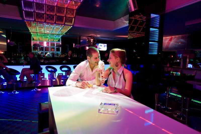 Spa Hotel Persenk Девін Екстер'єр фото The bar at the nightclub